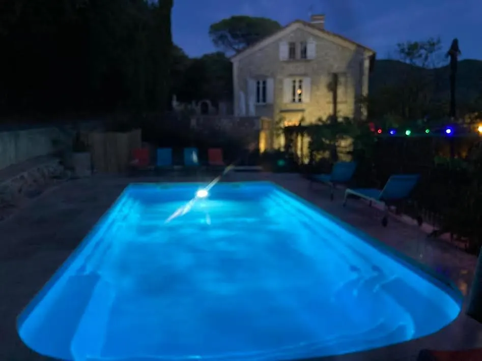 Les Horizons: Year-Round Spa Retreat with Heated Pool Near Nyons Center France